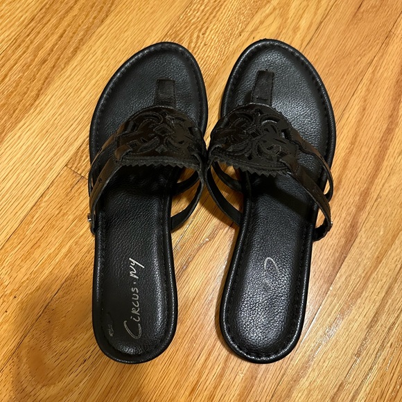 Circus by Sam Edelman Canyon Flat Sandal - Picture 1 of 4